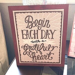EUC Grateful Heart Sign with Burlap/ Linen detail